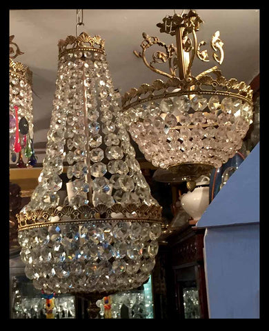 II.680 LÁMPARAS DE CRISTAL Y BRONCE
