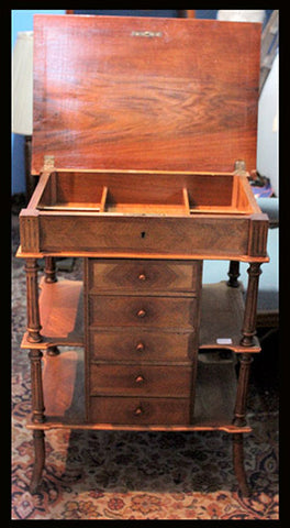 I.129 COSTURERO DE MADERA