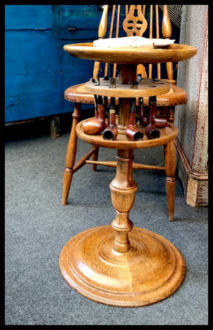 I.1069 MESITA DE PIPAS