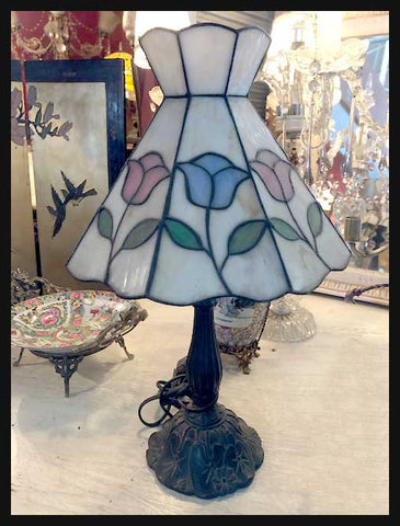 II.2226 LÁMPARA VITRAL CON FLORES