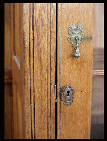 I.135 MUEBLE VITRINA