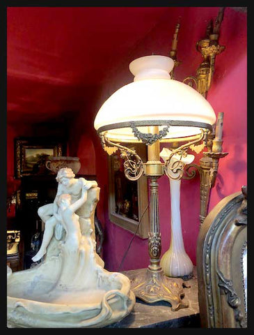 II.2224 LÁMPARA DE BRONCE Y OPALINA