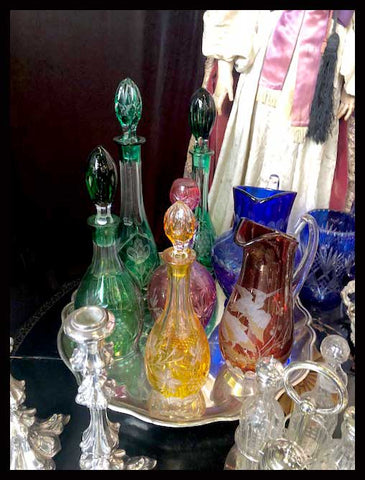 II.1633 BOTELLAS LICORERAS DE COLORES