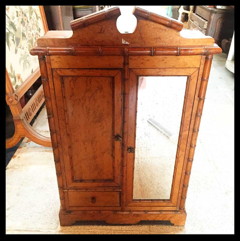 I.379 MUEBLE BOTIQUÍN DE BAMBÚ