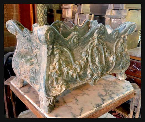 II.2218 PAR DE JARDINERAS