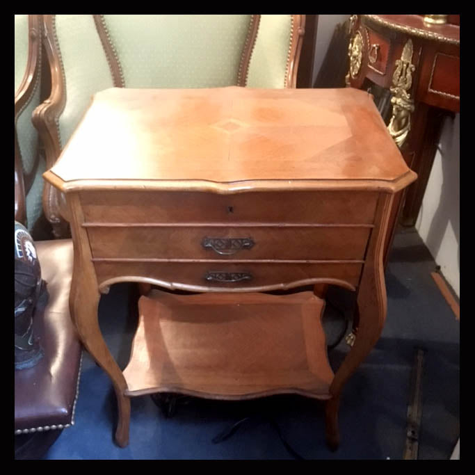 I.601 COSTURERO ANTIGUO