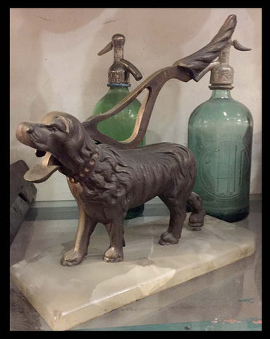 II.646 PERRO CASCANUECES DE BRONCE