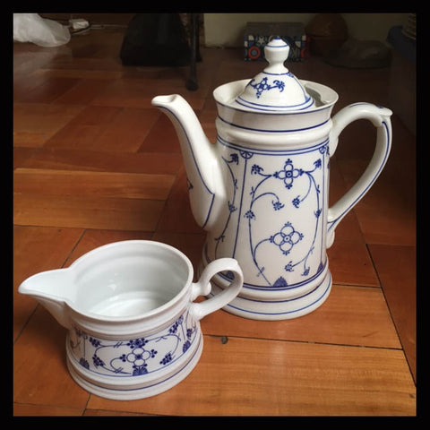 II.965 TETERA Y LECHERO AZUL Y BLANCO