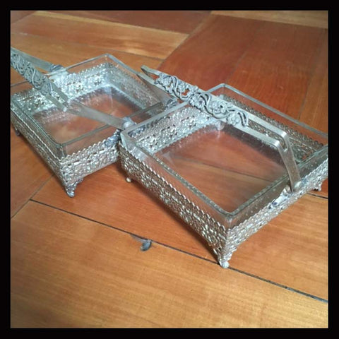 II.966 GALLETEROS DE PLAQUÉ Y VIDRIO