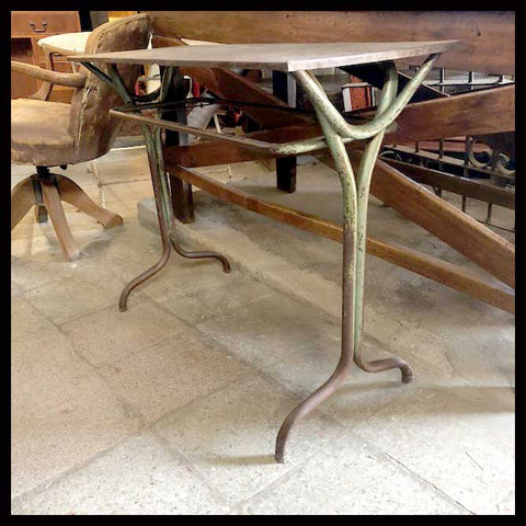 I.1080 PAR DE MESAS LATERALES DE FIERRO