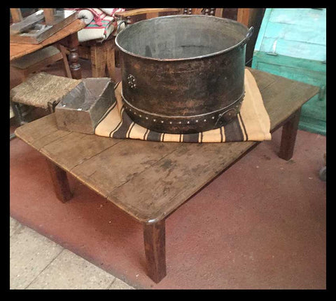 I.387 MESA DE CENTRO DE MADERA