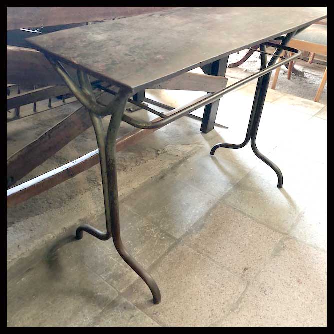 I.1080 PAR DE MESAS LATERALES DE FIERRO