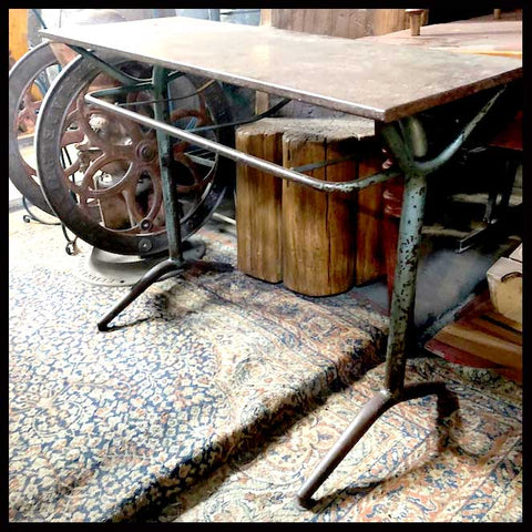 I.1080 PAR DE MESAS LATERALES DE FIERRO