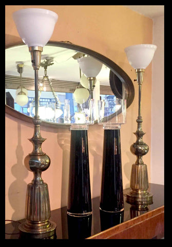 II.684 LÁMPARAS ALTAS DE BRONCE