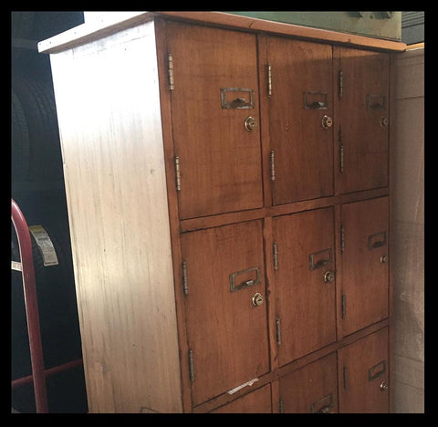 I.393 LOCKERS DE MADERA