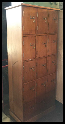 I.393 LOCKERS DE MADERA