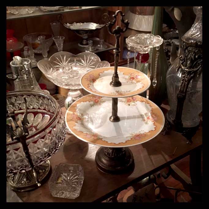 II.974 PAR DE GALLETEROS