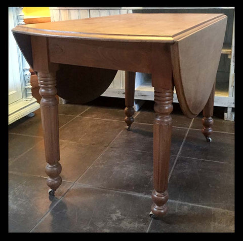 I.394 MESA OVALADA TIPO COMEDOR DE DIARIO