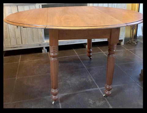 I.394 MESA OVALADA TIPO COMEDOR DE DIARIO