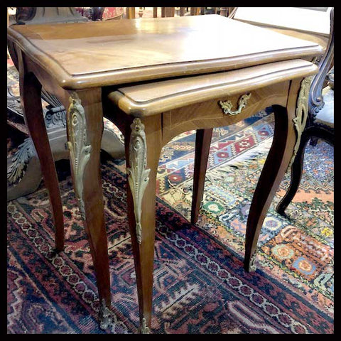 I.1095 PAR DE MESITAS NIDO