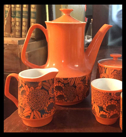 II.676 JUEGO DE TÉ NARANJA