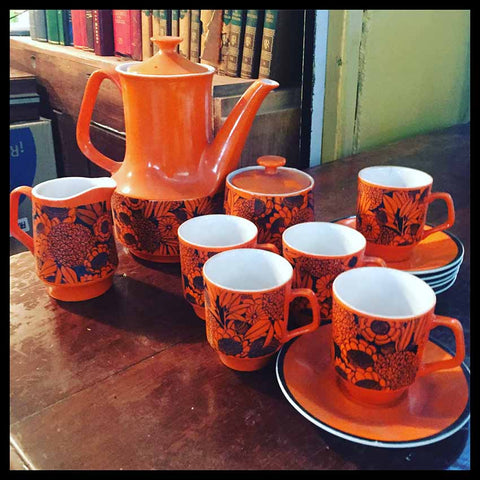 II.676 JUEGO DE TÉ NARANJA