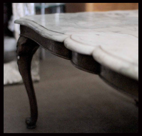 I.156 MESA DE CENTRO DE MADERA Y MÁRMOL