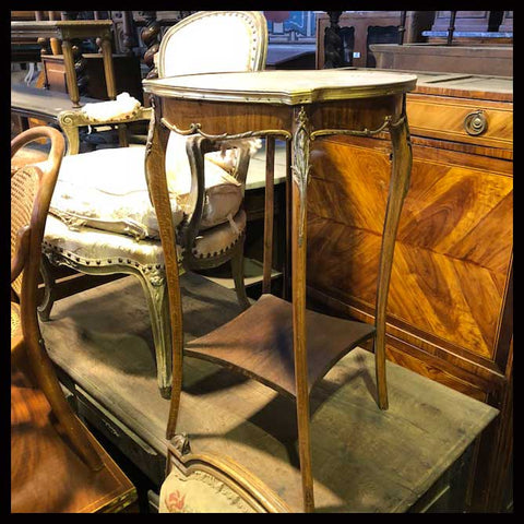 I.1100 MESA DE MÁRMOL Y BRONCE