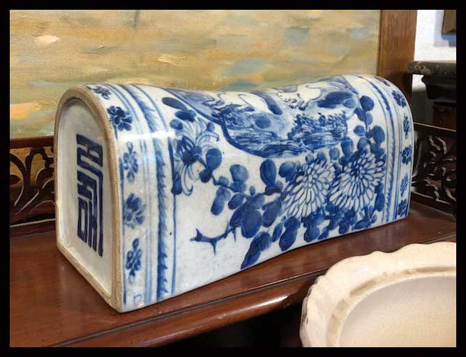 II.1645 ALMOHADAS DE PORCELANA