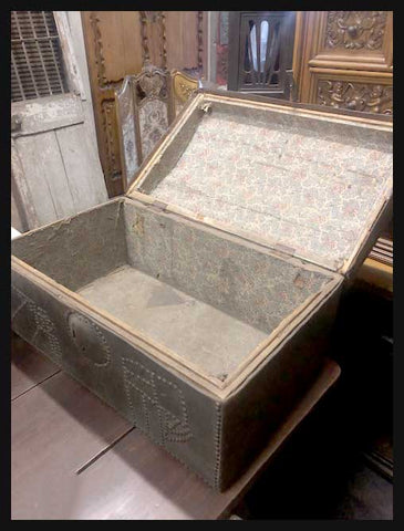 II.2199 BAÚL DE SUELA