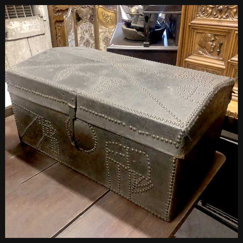 II.2199 BAÚL DE SUELA