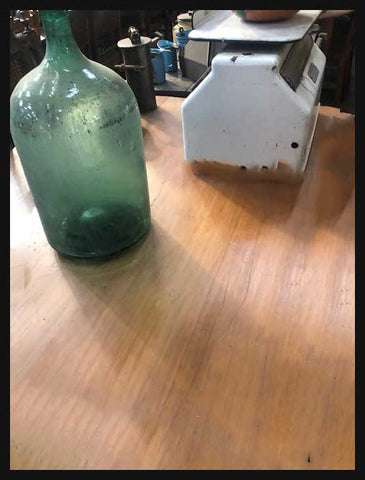 I.1706 MESA DE COMEDOR DE LINGUE PATAS TALLADAS