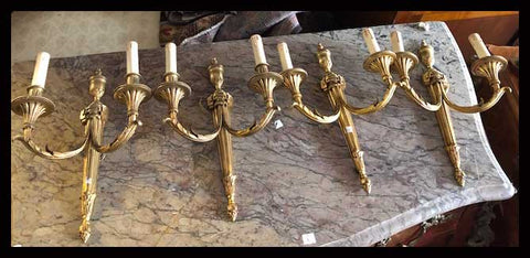 II.1647 CUATRO APLIQUÉS DE BRONCE MACIZO DOBLES