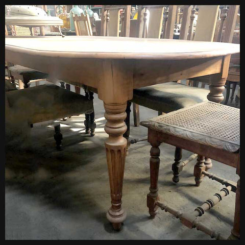 I.1707 MESA OVALADA DE LINGUE