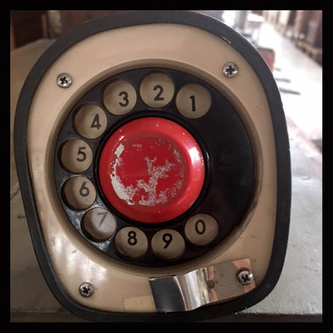 II.984 TELÉFONO ANTIGUO AÑOS 60