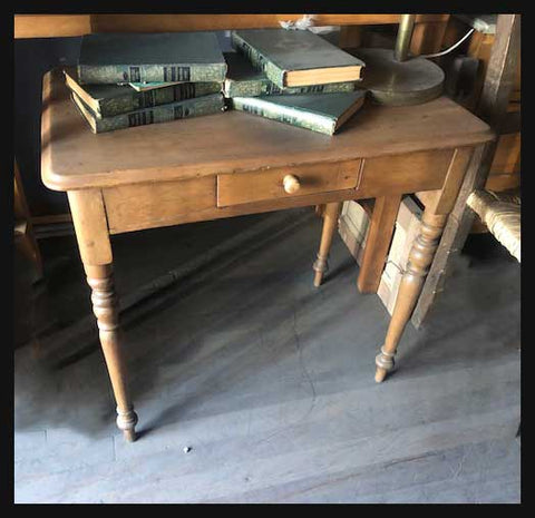 I.1709 MESITA CON CAJÓN