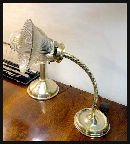 II.2234 LÁMPARA REGULABLE DE ESCRITORIO