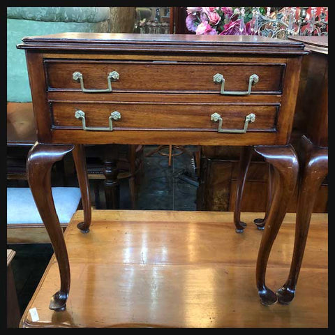 I.1714 PAR DE VELADORES INGLESES