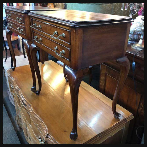 I.1714 PAR DE VELADORES INGLESES