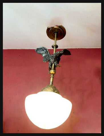 II.2235 LÁMPARA DE BRONCE Y OPALINA