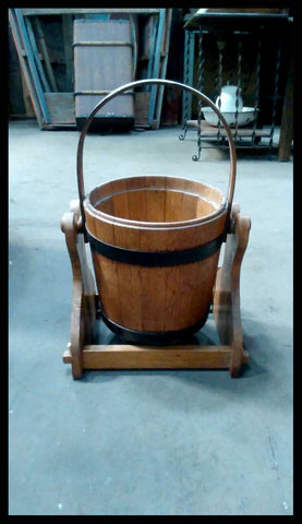 II.999 BALDE DE MADERA EN SU BASE