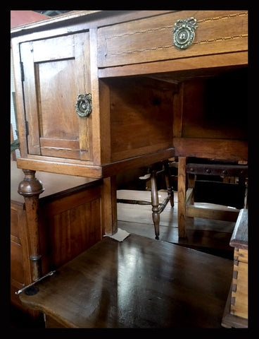 I.618 ESCRITORIO INGLÉS CON TIRADORES DE BRONCE