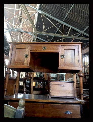 I.618 ESCRITORIO INGLÉS CON TIRADORES DE BRONCE