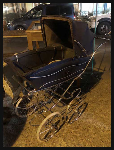 II.2243 COCHE ANTIGUO DE BEBÉ