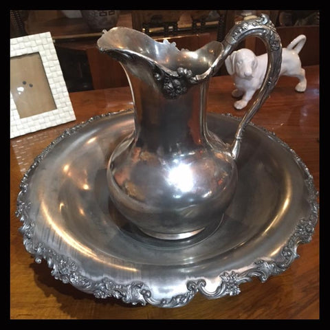 II.996 JUEGO VANITORIO ESTAÑO