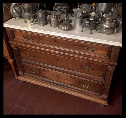 I.402 CÓMODA CON CUBIERTA DE MÁRMOL