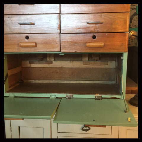 I.472 MUEBLE DE DENTISTA