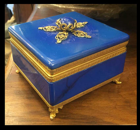 II.692 JOYERO DE OPALINA