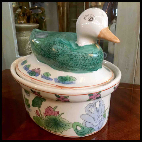 II.1020 GUISERA DE PATO DE CERÁMICA PINTADA A MANO