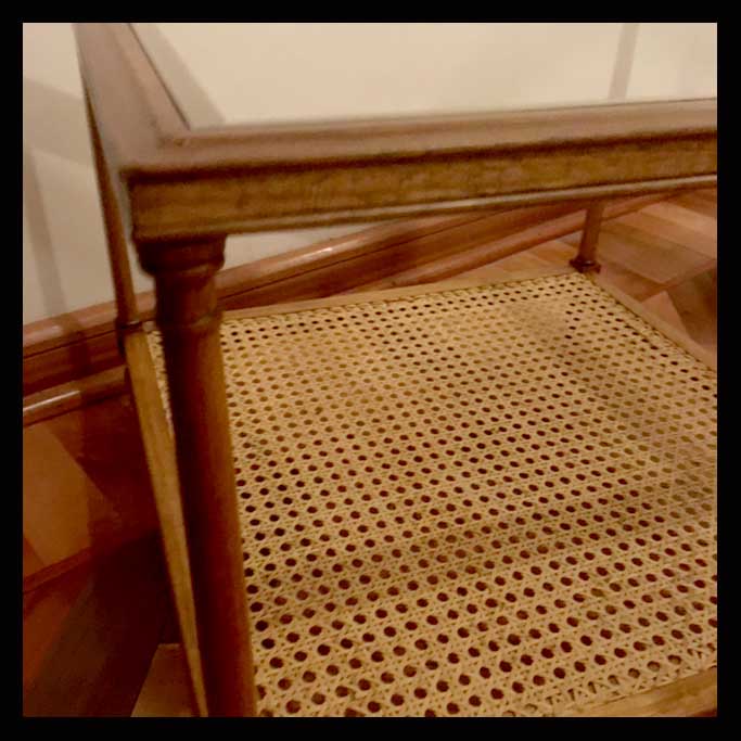 I.627 MESA LATERAL DE JUNCO Y VIDRIO